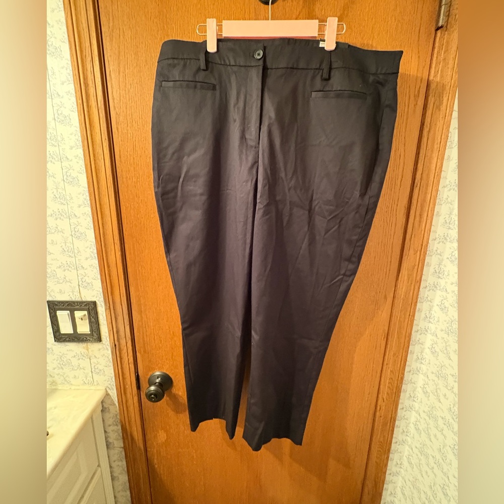 NEW Simply Vera Wang Mid Rise Capris Polished Twill Pant 18 plus